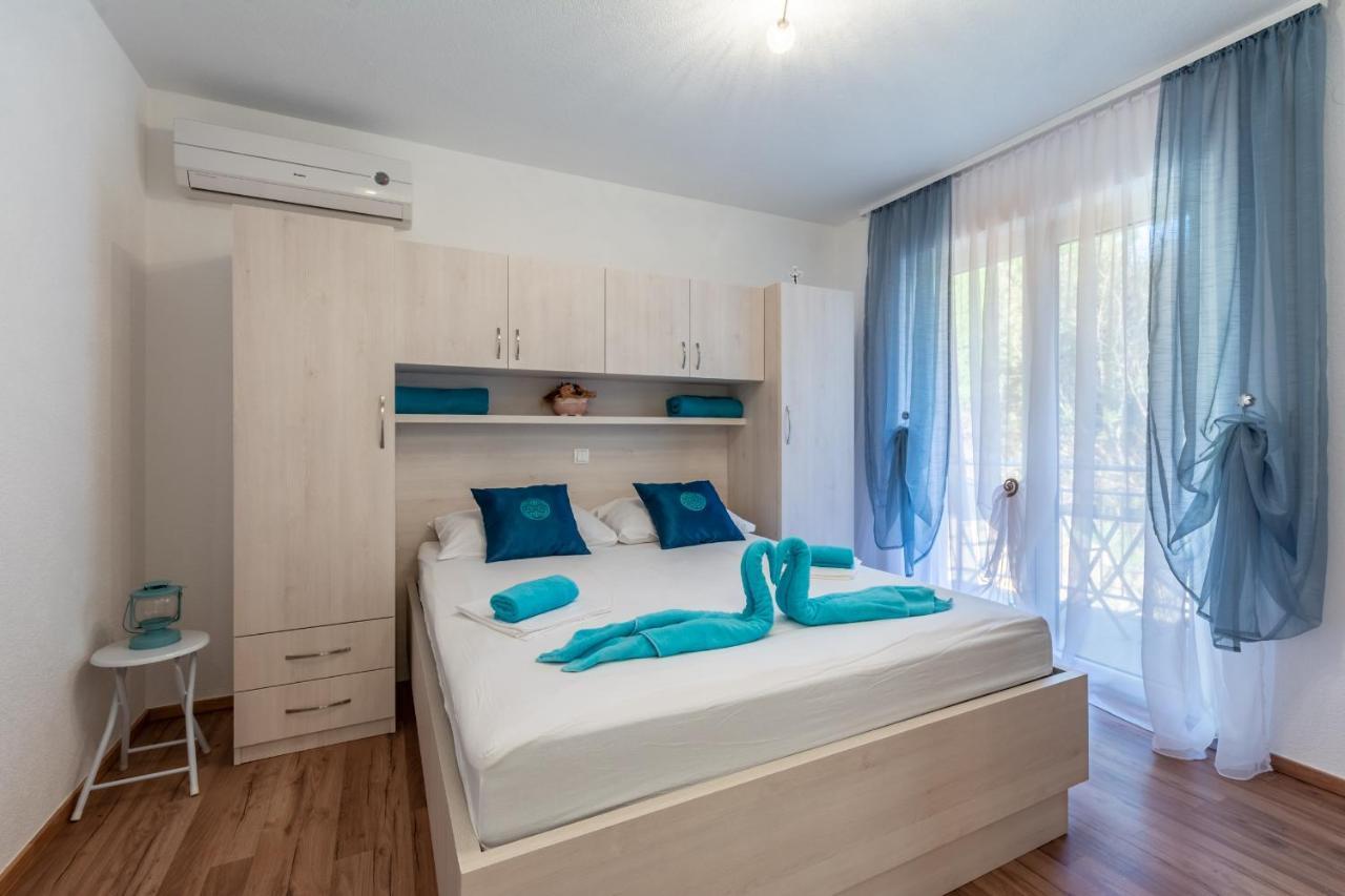 Family Friendly Apartments With A Swimming Pool Stanici, Omis - 18676 Exterior photo