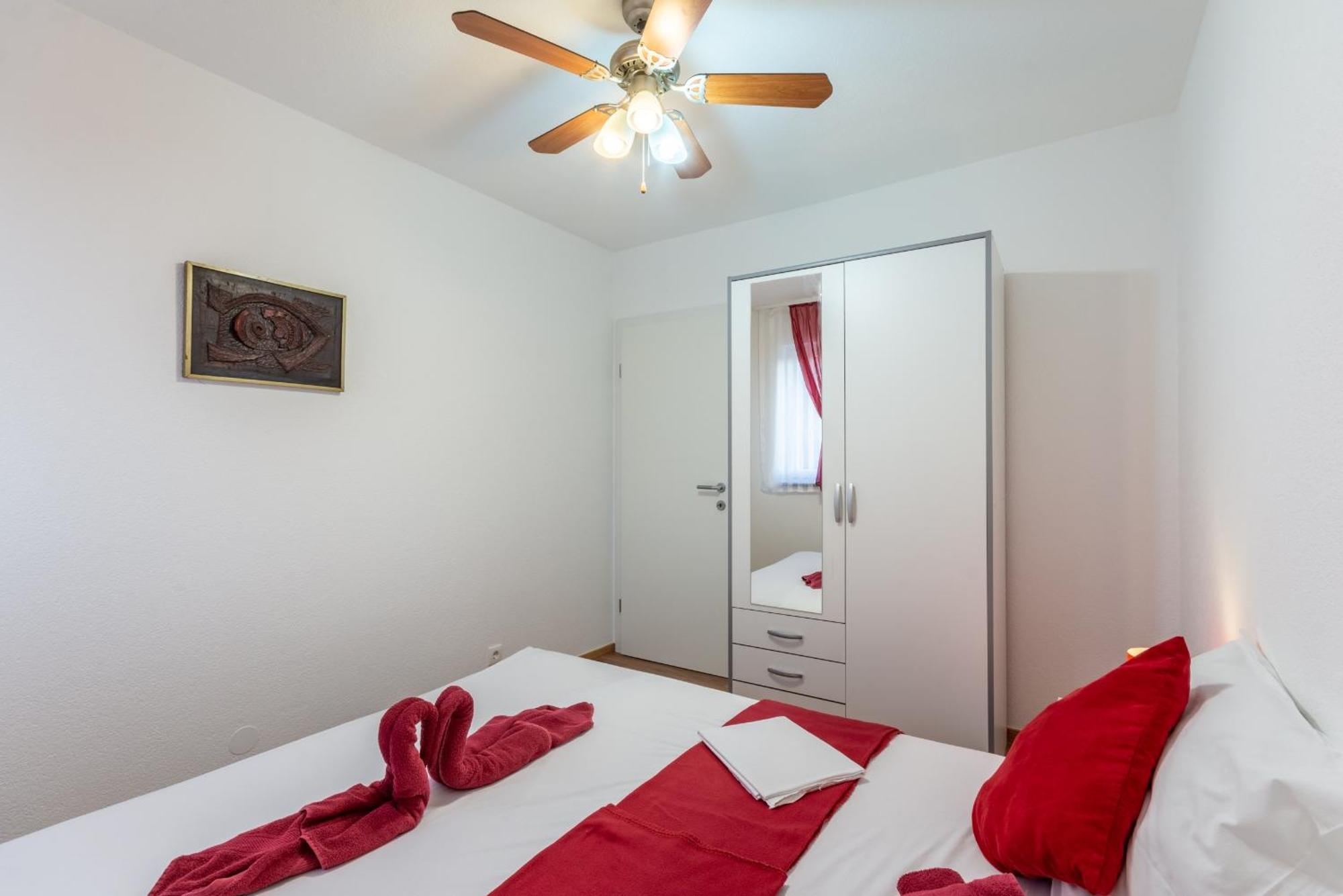 Family Friendly Apartments With A Swimming Pool Stanici, Omis - 18676 Room photo